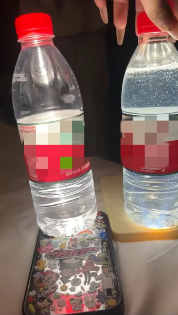旭阳配资 游客反映青海一酒店矿泉水瓶中现不明液体 酒店方：液体来源不清楚，公安已介入调查